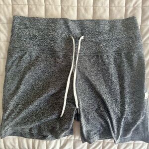 Vuori halo vintage shorts Size S like new